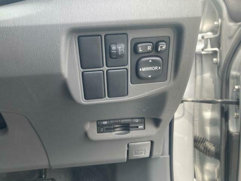 PRIUS-13
