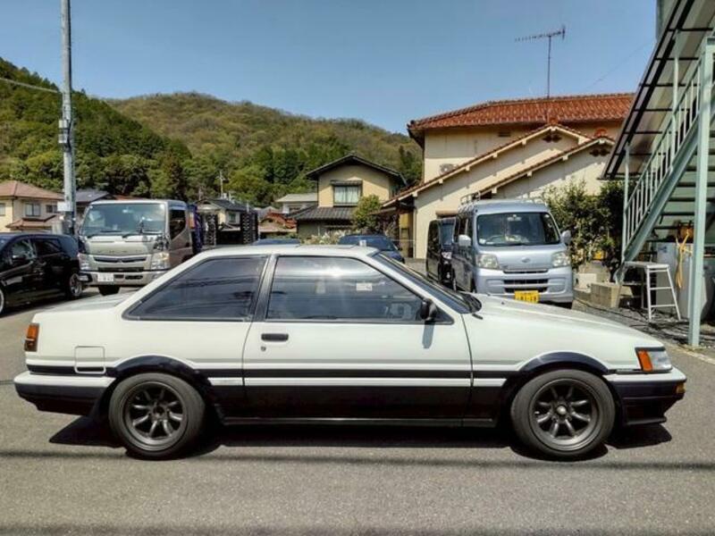 COROLLA LEVIN