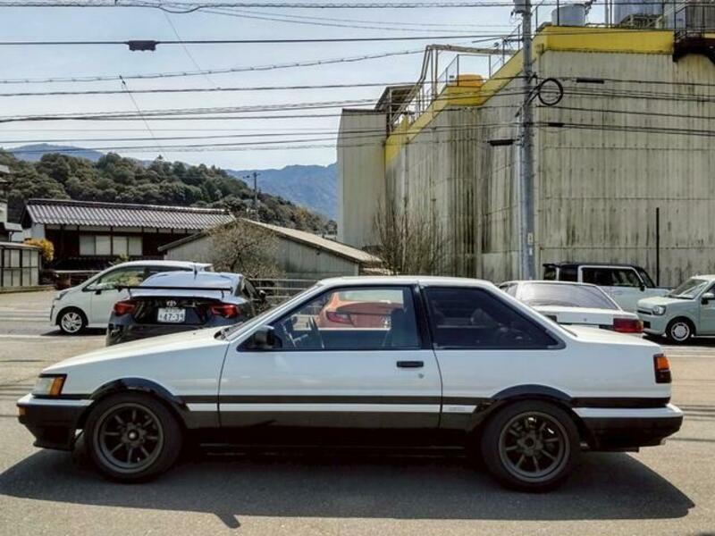 COROLLA LEVIN