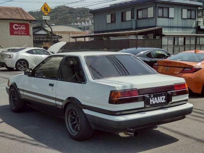 COROLLA LEVIN