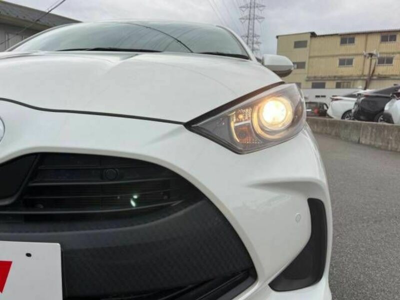 YARIS-11