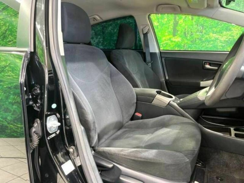 PRIUS-8