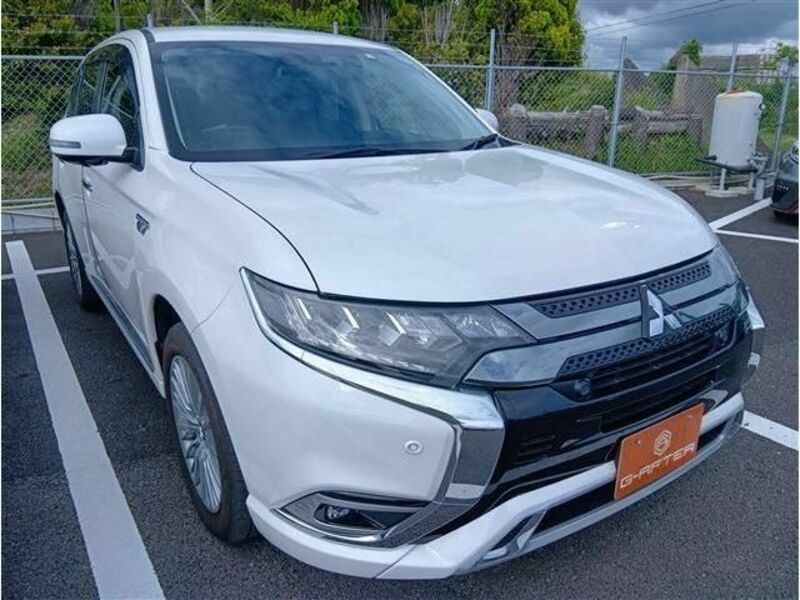 MITSUBISHI　OUTLANDER PHEV