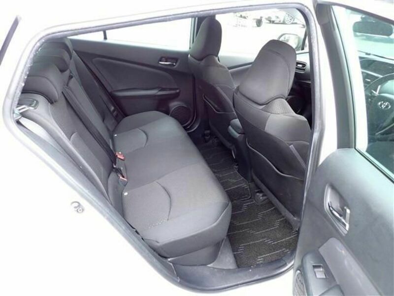 PRIUS-8