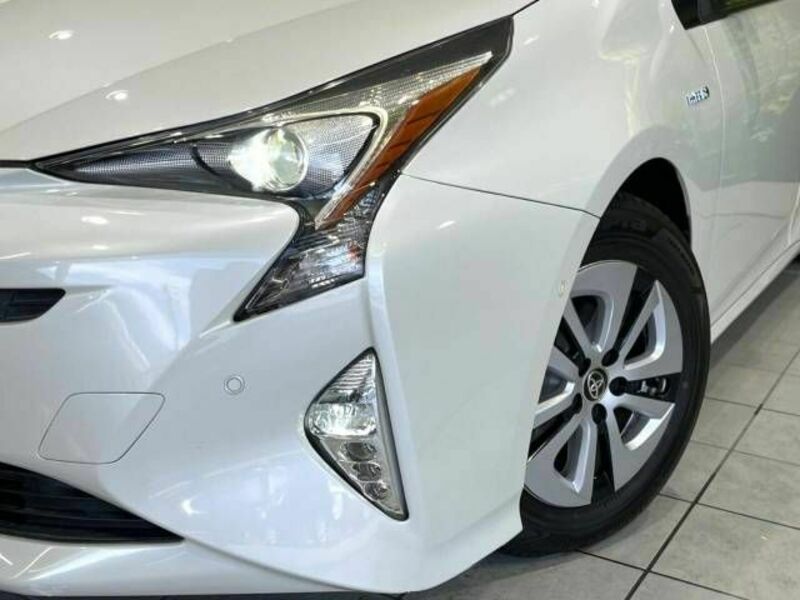PRIUS-11