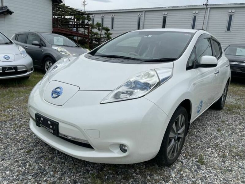 NISSAN　LEAF