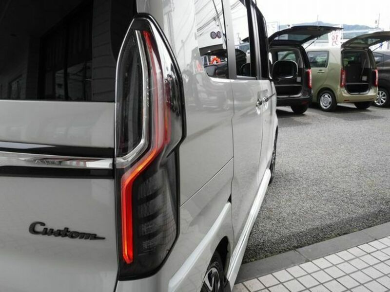N BOX CUSTOM