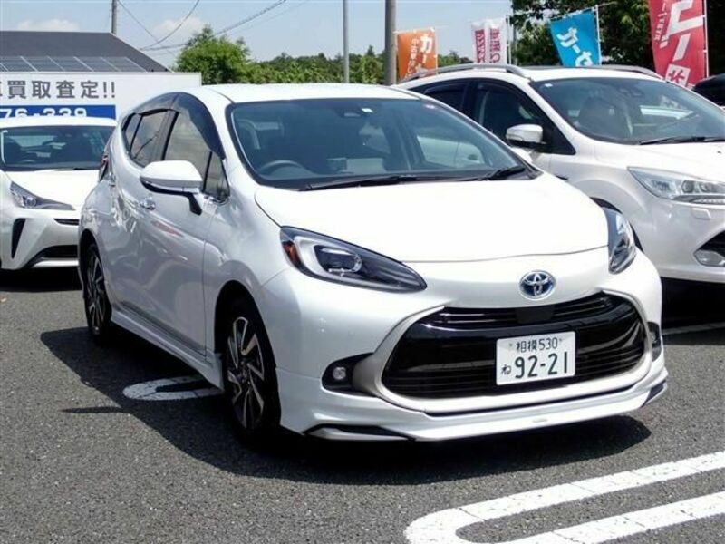 TOYOTA　AQUA