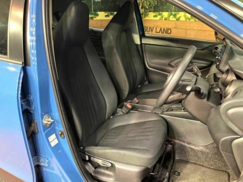 YARIS CROSS-7