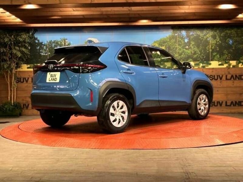 YARIS CROSS-16