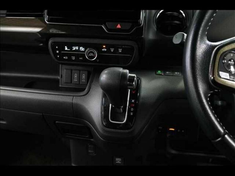 N BOX CUSTOM-11