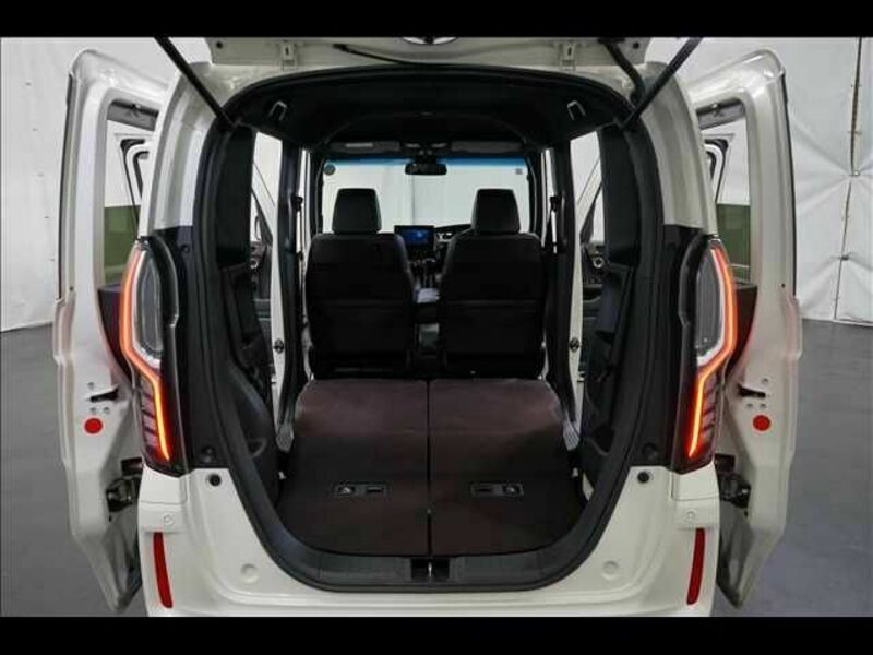 N BOX CUSTOM-18