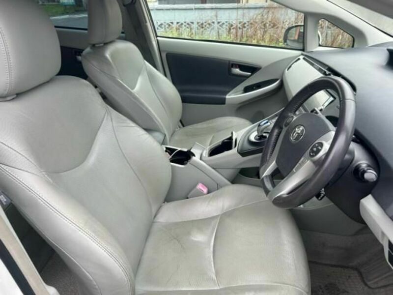 PRIUS-6