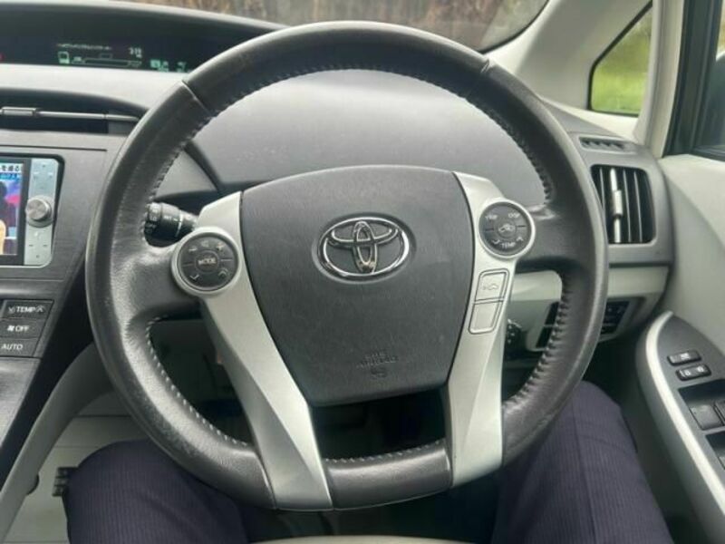 PRIUS-8