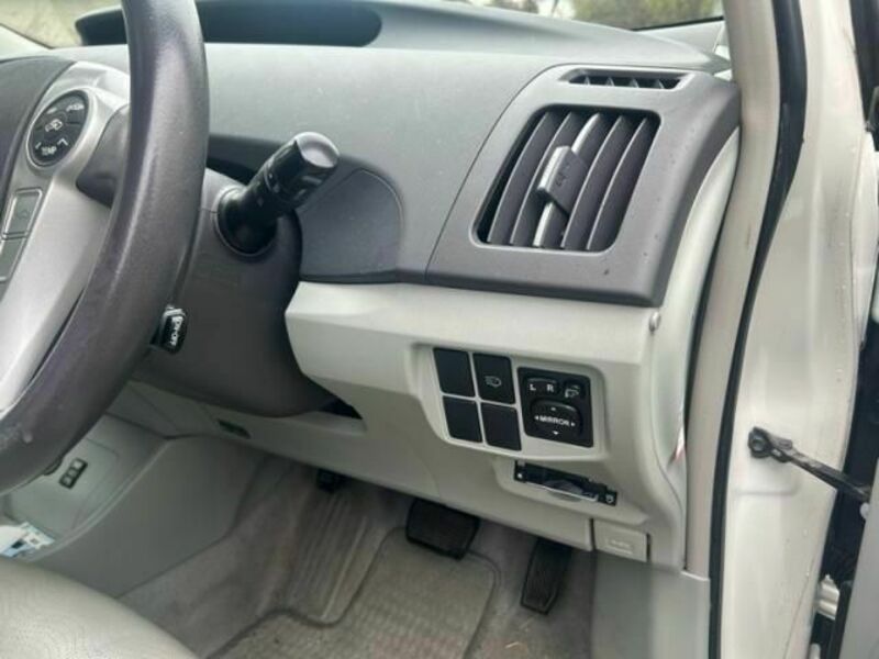 PRIUS-11