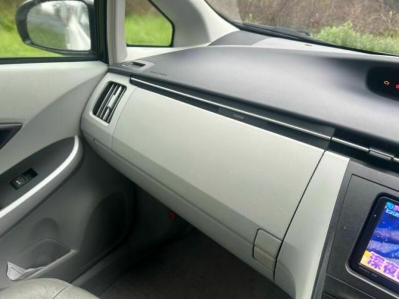 PRIUS-21