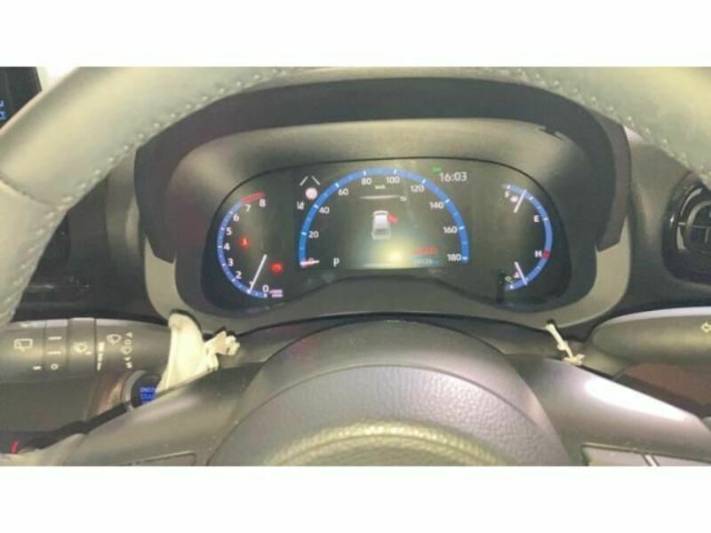 YARIS CROSS