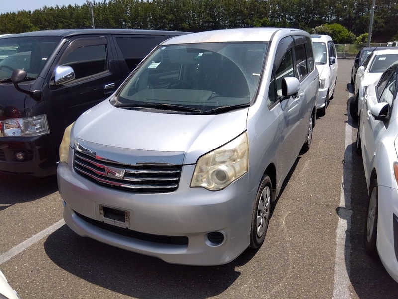 TOYOTA NOAH