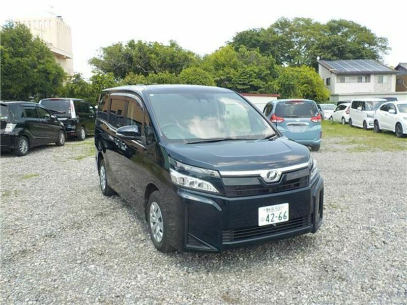 TOYOTA　VOXY