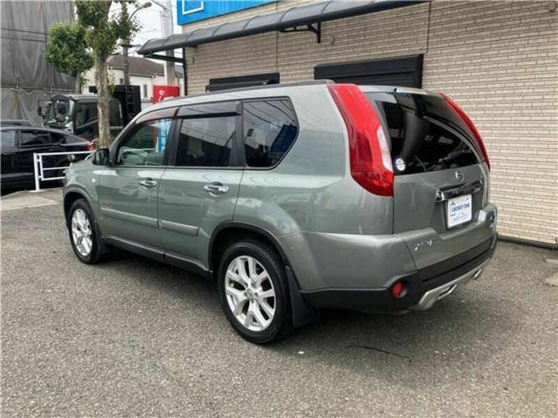 X-TRAIL