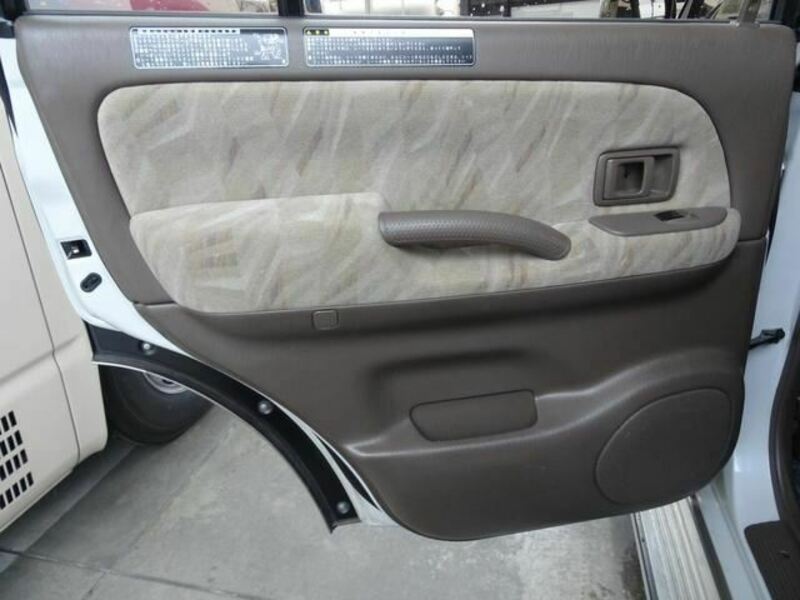 LAND CRUISER PRADO-25