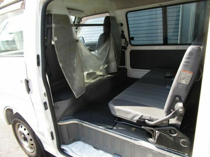 BONGO VAN-15