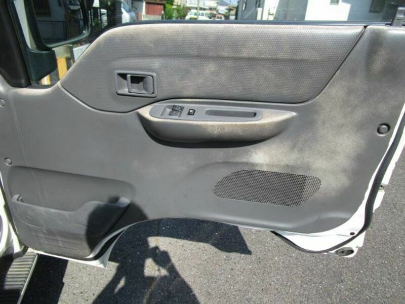 BONGO VAN-18