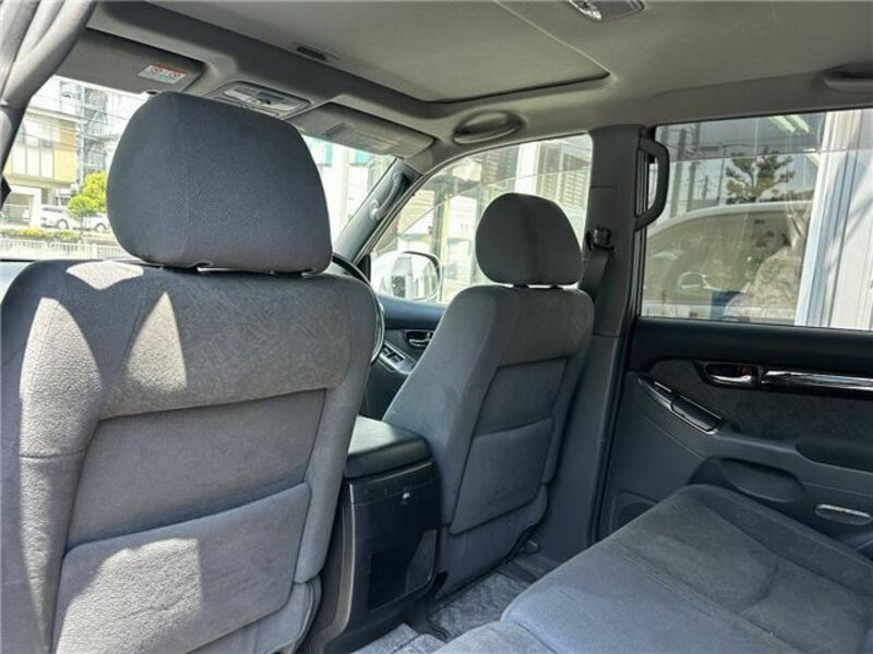 LAND CRUISER PRADO-32