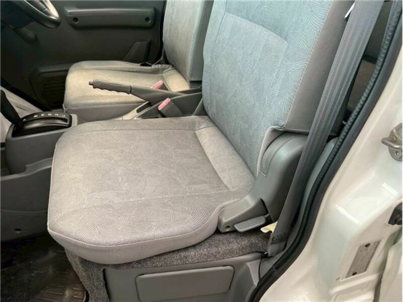 MINICAB VAN-16