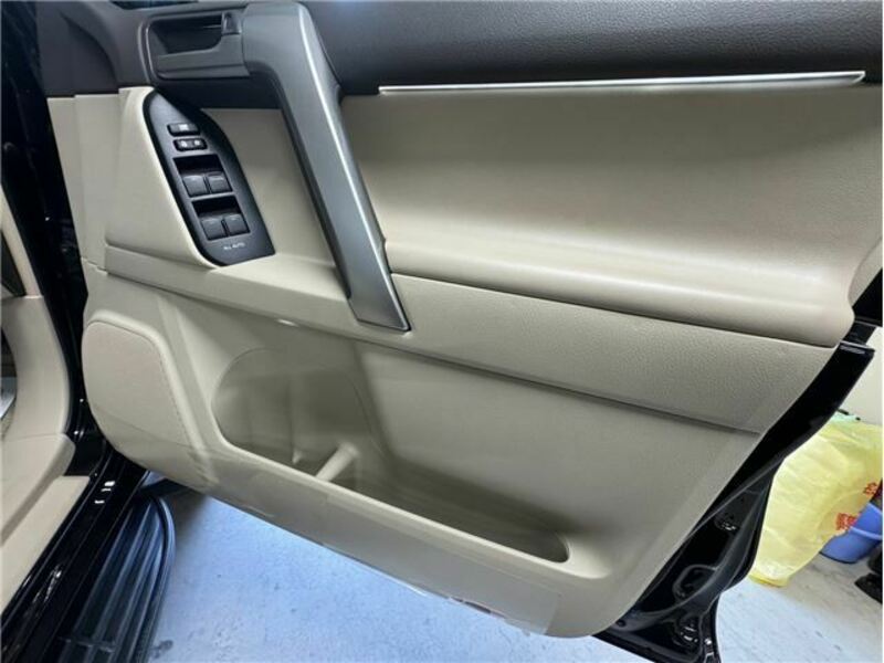 LAND CRUISER PRADO-21