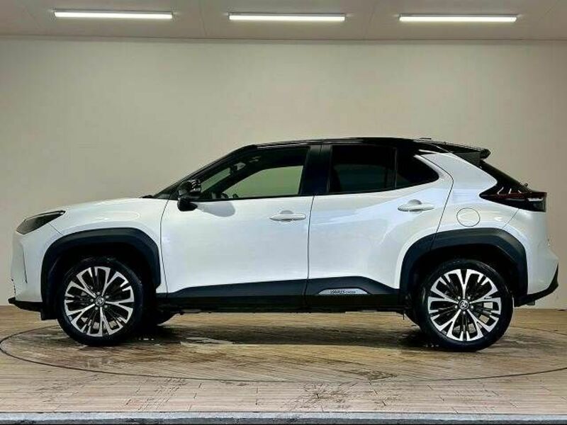 YARIS CROSS-15
