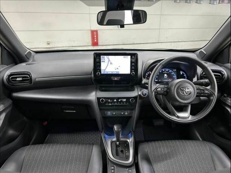 YARIS CROSS-1