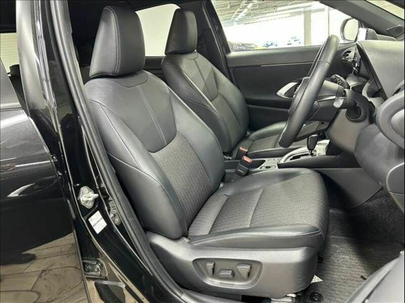 YARIS CROSS-7