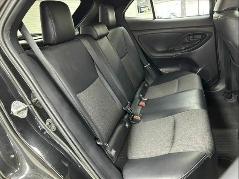 YARIS CROSS-8