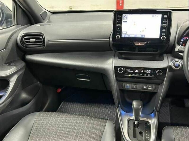 YARIS CROSS-11
