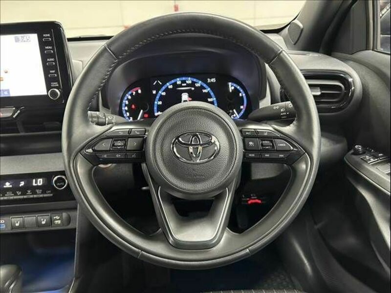YARIS CROSS-12