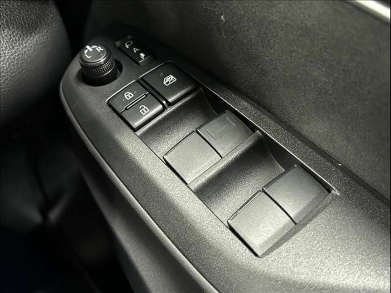 YARIS CROSS-15