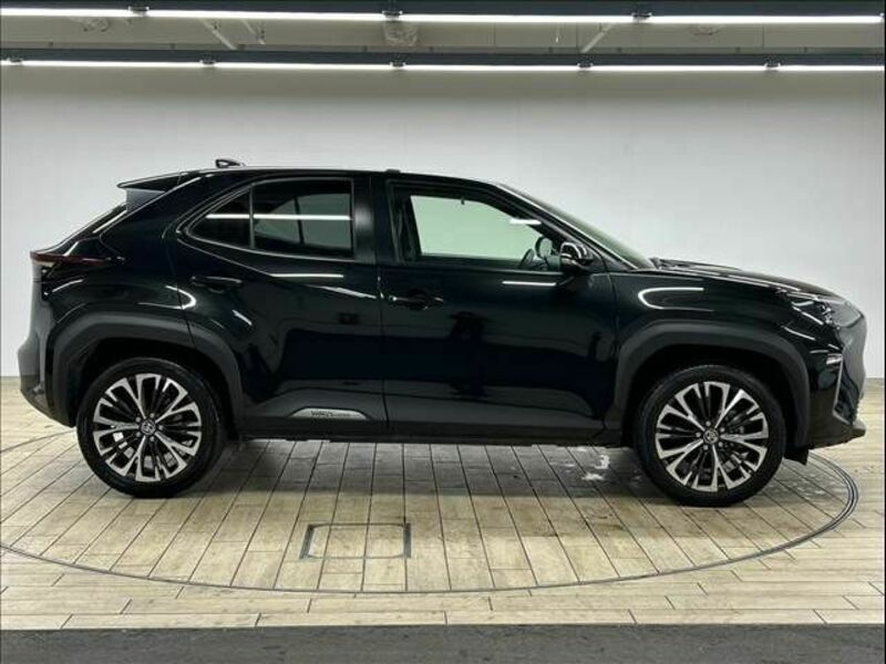 YARIS CROSS-17