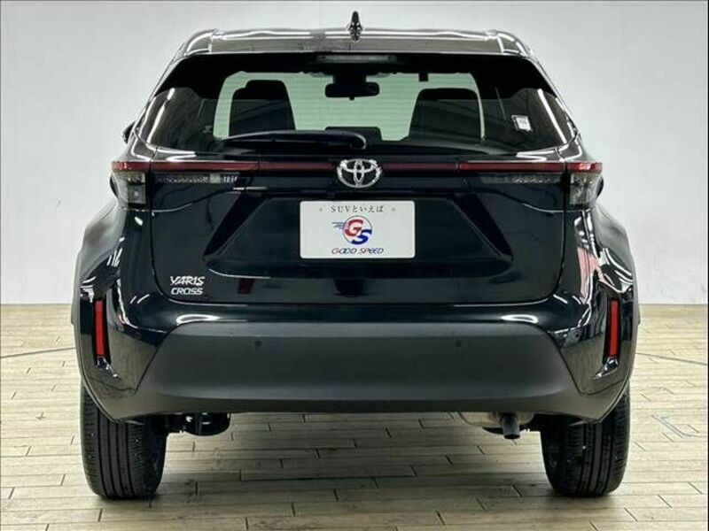 YARIS CROSS-18