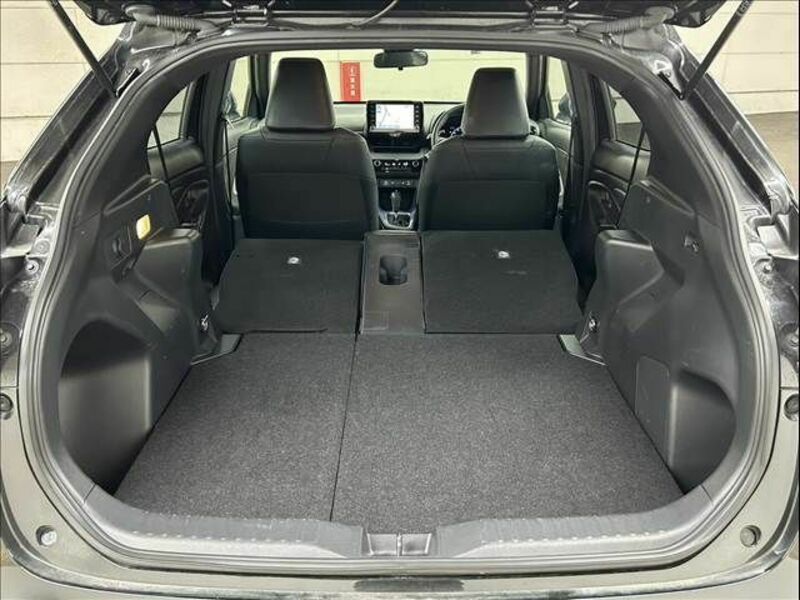 YARIS CROSS-19