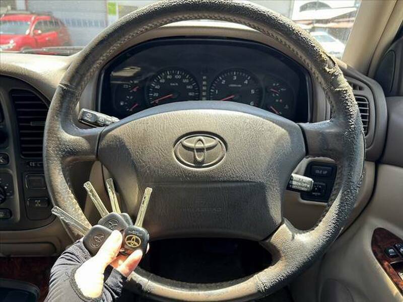 LAND CRUISER-4