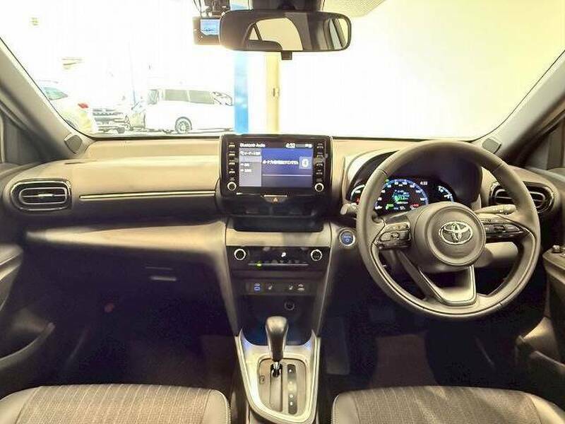 YARIS CROSS-1