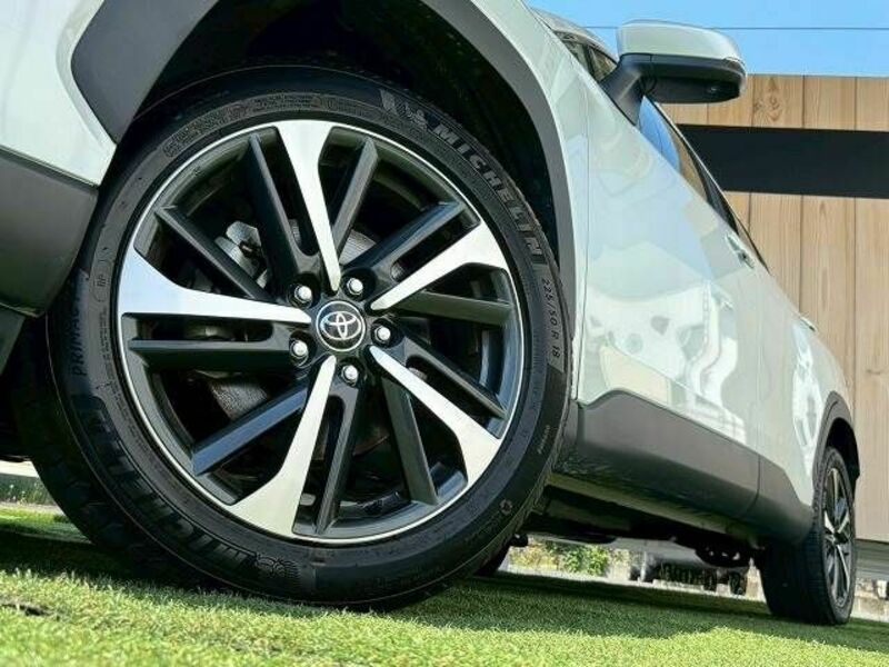 COROLLA CROSS-12