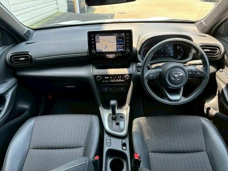 YARIS CROSS-1