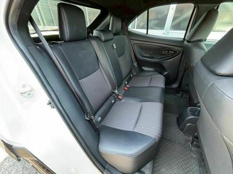 YARIS CROSS-9