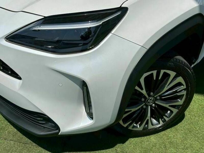 YARIS CROSS-10