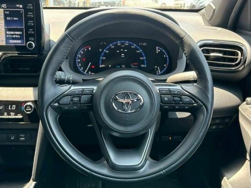 YARIS CROSS-13