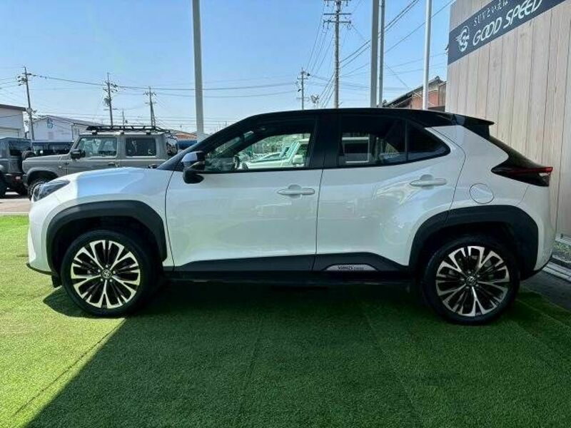 YARIS CROSS-17