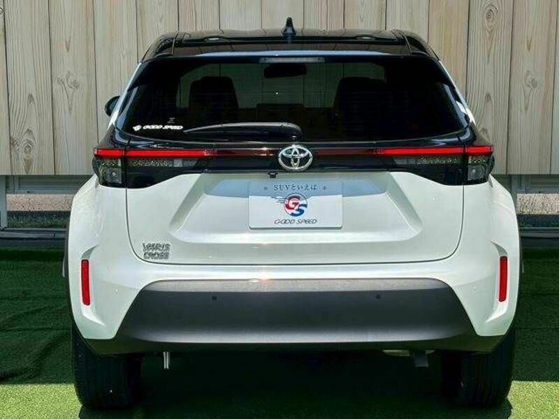 YARIS CROSS-18