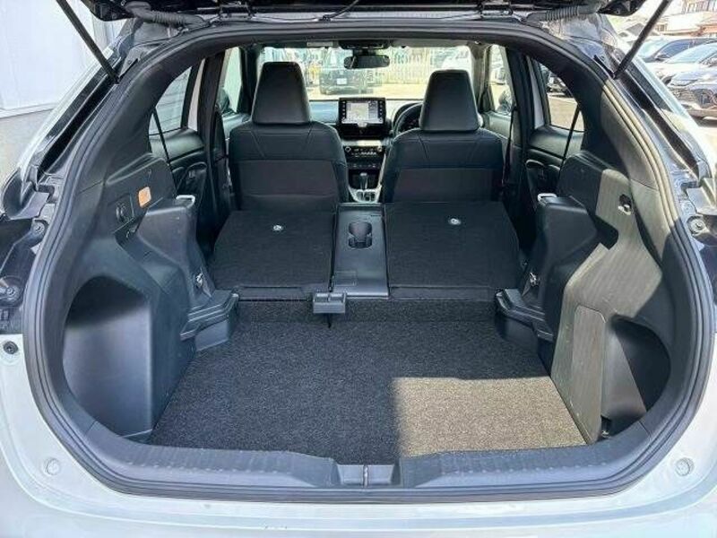 YARIS CROSS-19